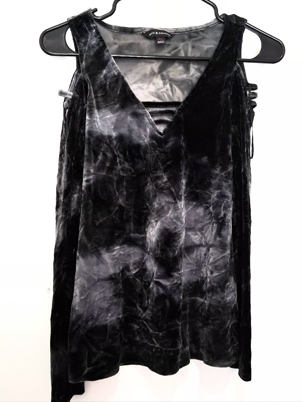 Rock & Republic Black and Gray Velvet V-Neck with Ladder Strap Size XS